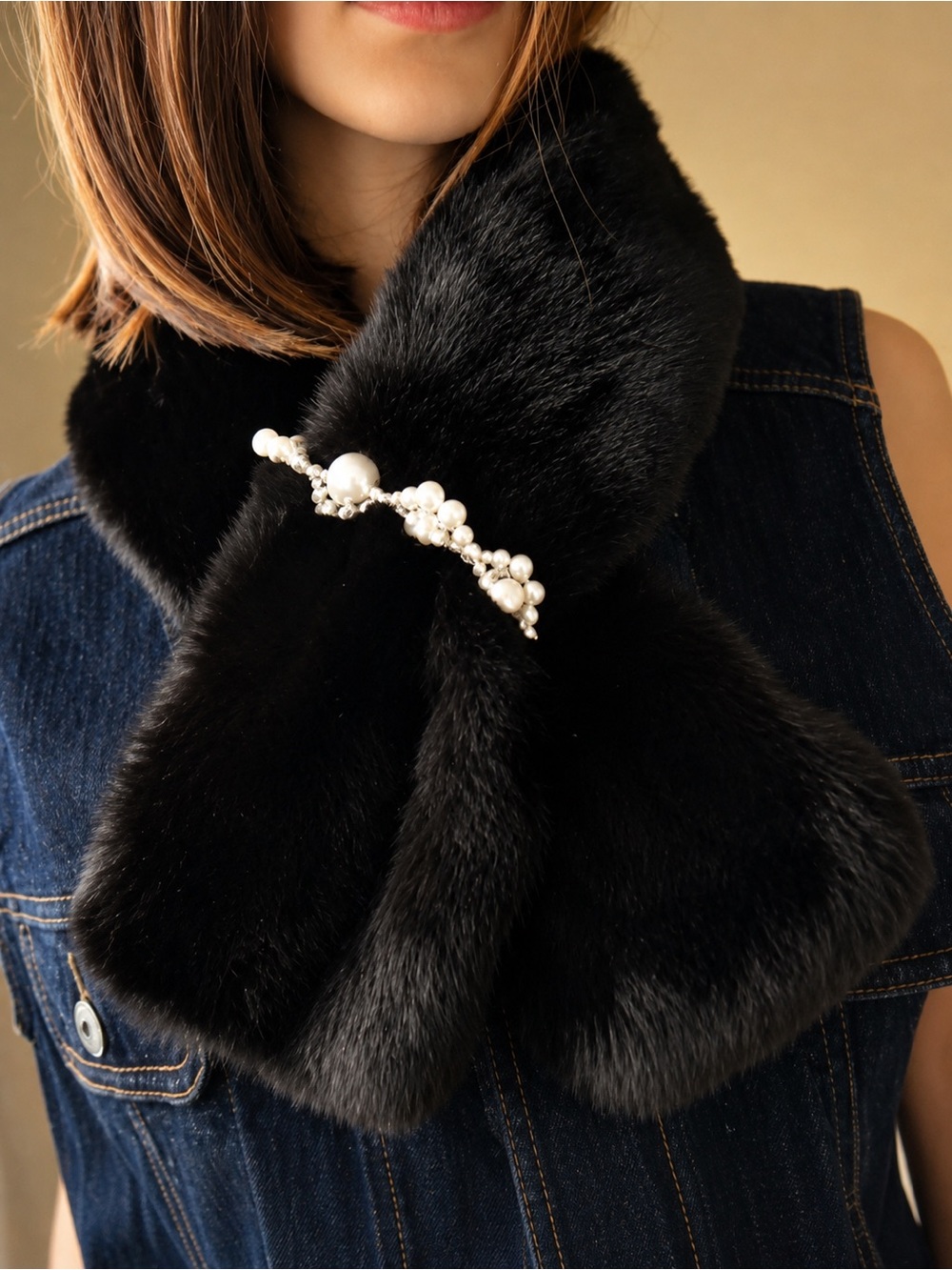 Pearl Flower Faux Fur Pull Through Scarf in Black